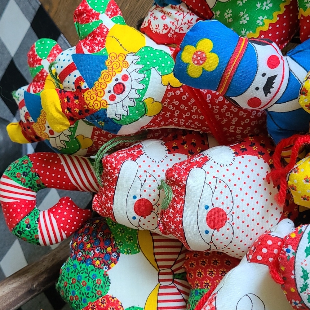24 Vintage Plush Christmas Ornaments - Picture 5 of 7